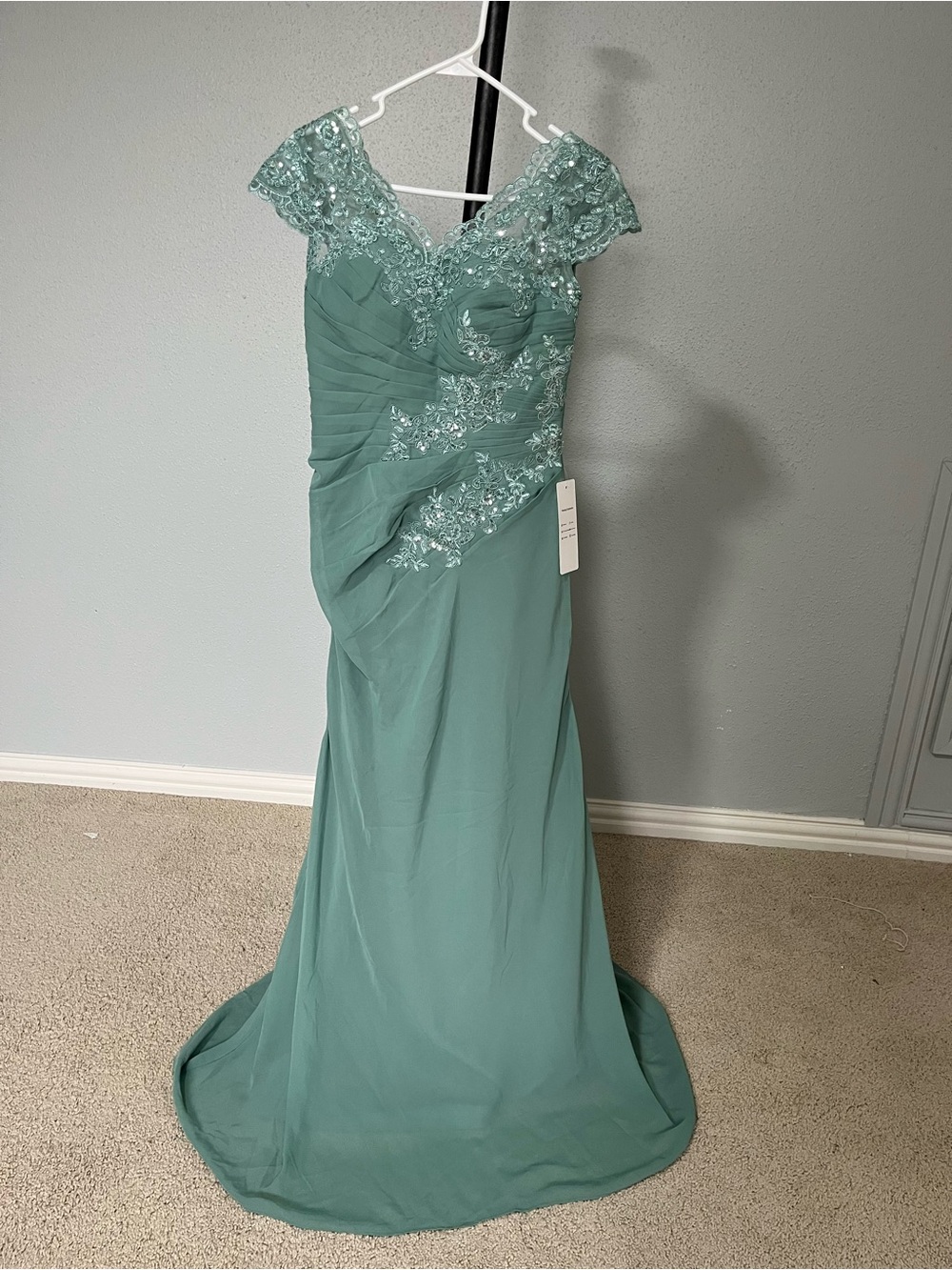 Elegant Sage Green Lace Appliqué Evening Dress